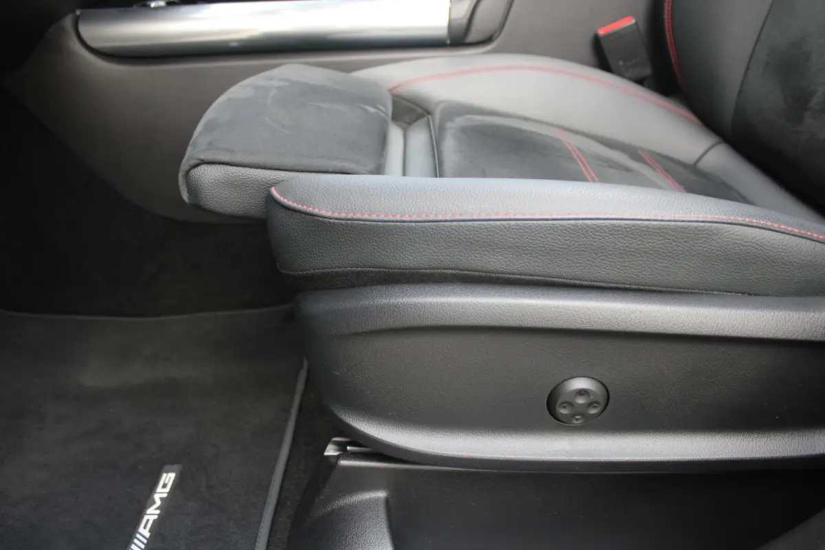 250 e AMG Line | PANORAMISCH SCHUIF/KANTEL DAK | SFEER VERLICHTING | ELEKTRISCH BEDIENBARE VOORSTOELEN MET GEHEUGENFUNCTIE EN "ZITKINEMATICA" | DRAADLOZE APPLE CARPLAY/ANDROID AUTO | NIGHT P