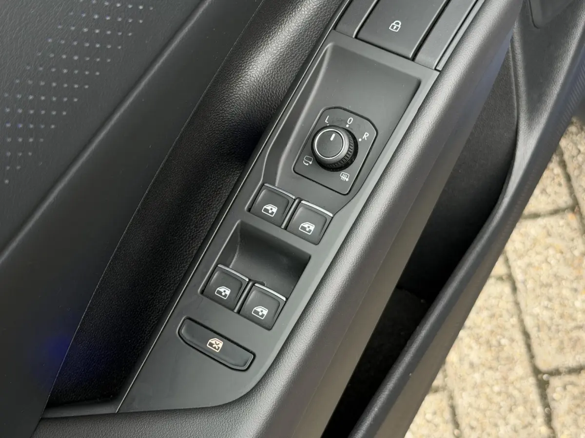 1.5 eTsi R-Line Style First Edition | IQ LED/Adapt.Cruise/Stuur- en stoelverwarming