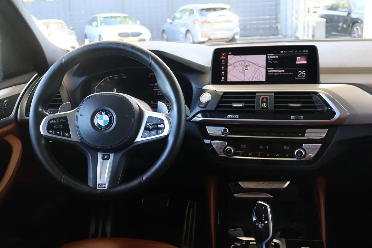 xDrive20i High Executive Edition | M Sport | Driving Assistant Plus | Trekhaak | HiFi | Panoramadak