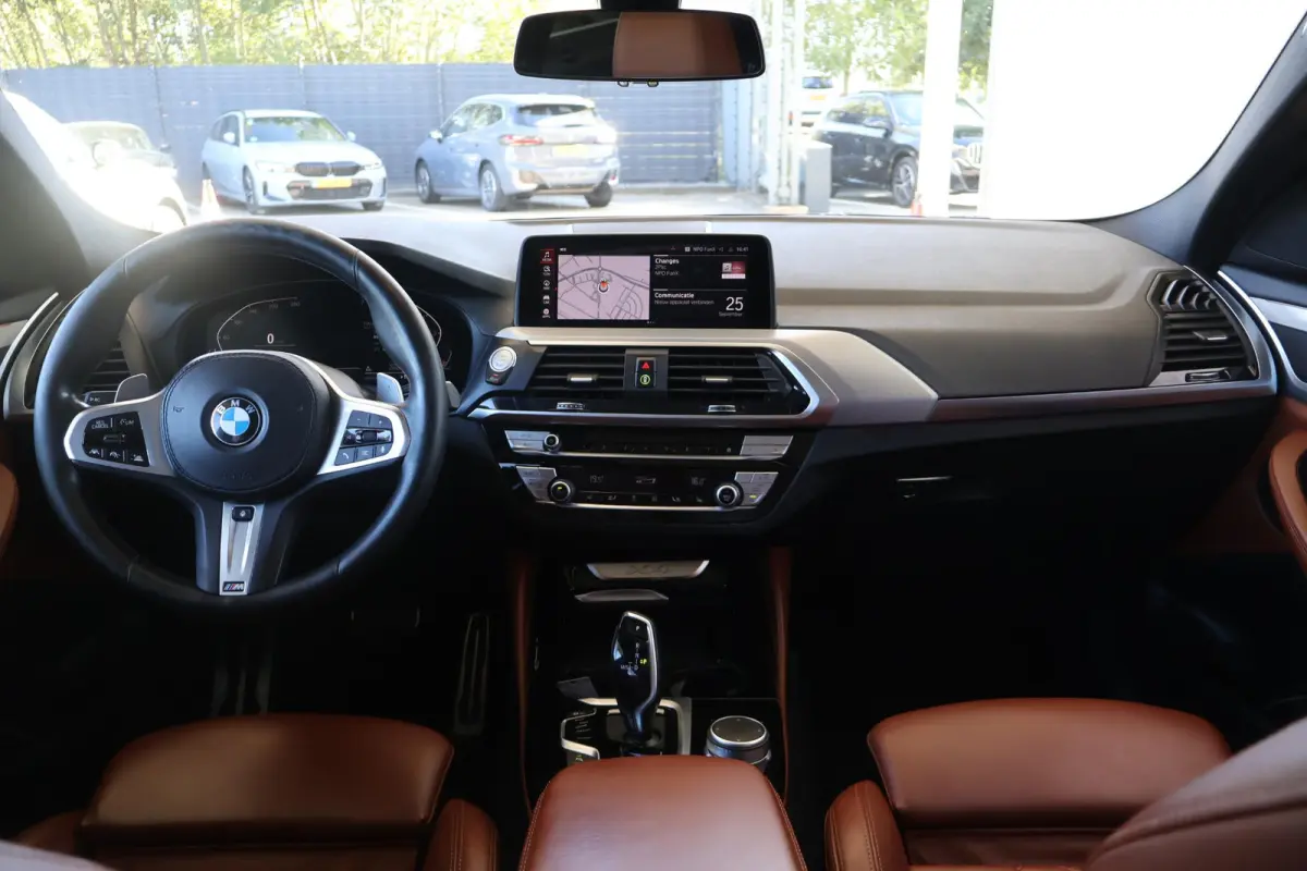 xDrive20i High Executive Edition | M Sport | Driving Assistant Plus | Trekhaak | HiFi | Panoramadak