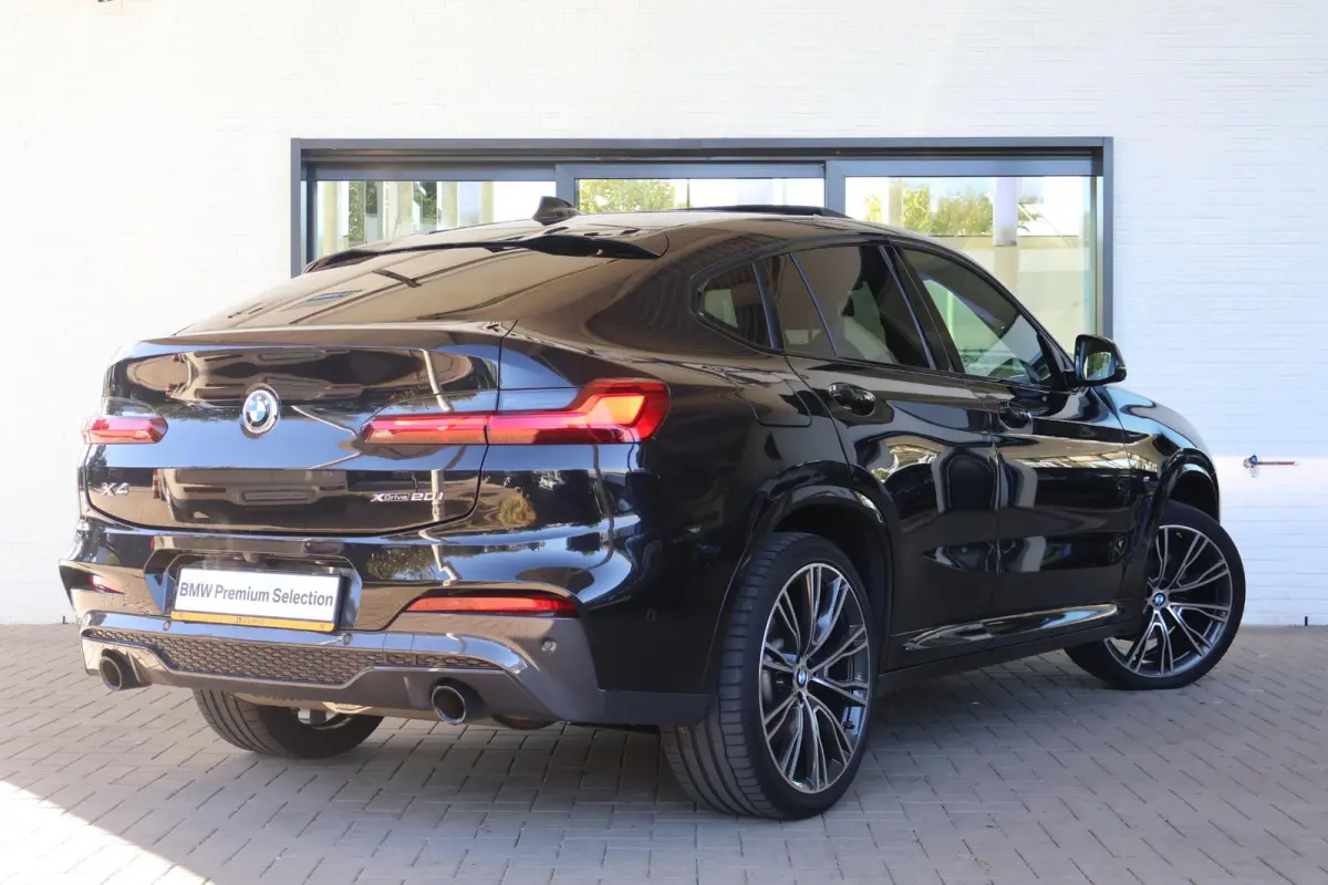 xDrive20i High Executive Edition | M Sport | Driving Assistant Plus | Trekhaak | HiFi | Panoramadak