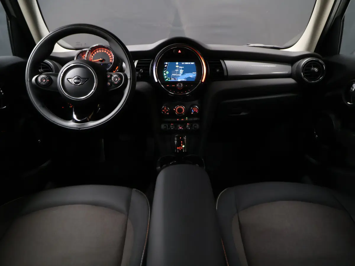 1.5 Cooper [APPLE CARPLAY, ANDROID, CRUISE CONTROL, LEDEREN STUUR, AIRCO, MULTIFUNCTIONEEL STUUR, NAVIGATIE, NIEUWSTAAT]