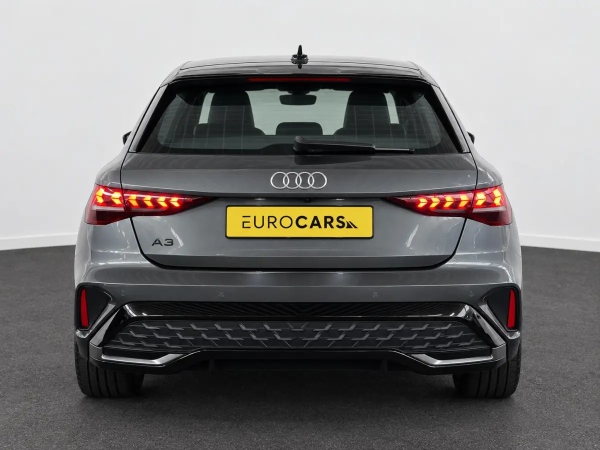 40 TFSI e 204pk Automaat S-Line edition Comfort pakket Plus Lichtmetalen Velgen 18" Matrix Led Parkeer sensoren Camera Cruise Control Adaptive Navigatie Apple Carplay/Android Auto