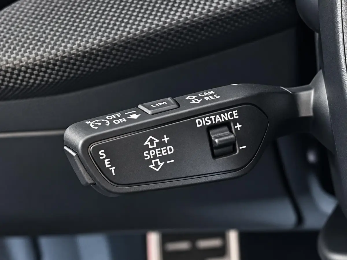 40 TFSI e 204pk Automaat S-Line edition Comfort pakket Plus Lichtmetalen Velgen 18" Matrix Led Parkeer sensoren Camera Cruise Control Adaptive Navigatie Apple Carplay/Android Auto