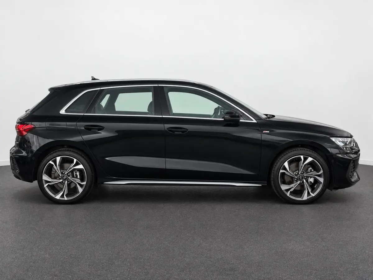 40 TFSI e 204pk Automaat S-Line edition Comfort pakket Plus Lichtmetalen Velgen 18" Matrix Led Parkeer sensoren Camera Cruise Control Adaptive Navigatie Apple Carplay/Android Auto