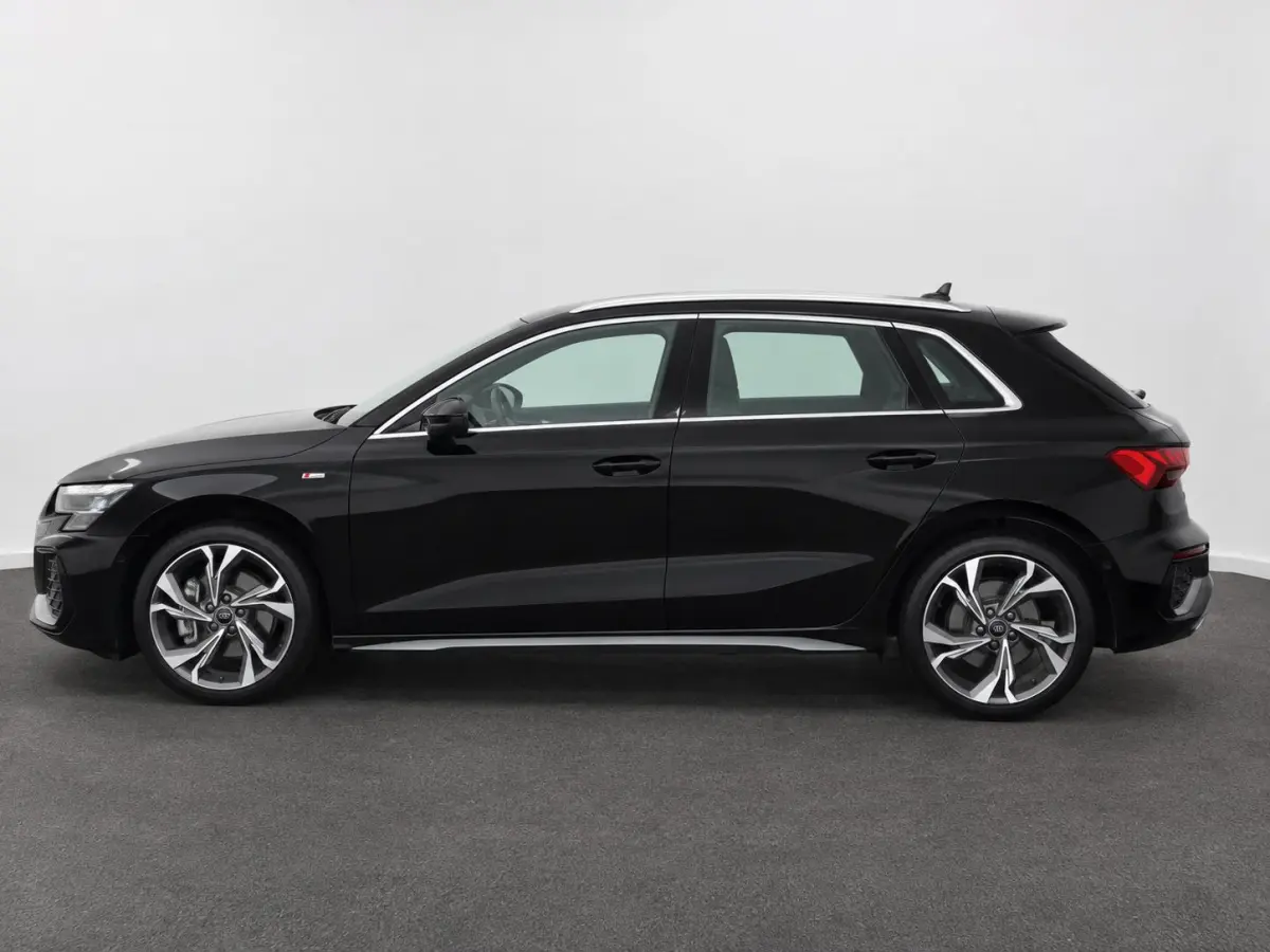 40 TFSI e 204pk Automaat S-Line edition Comfort pakket Plus Lichtmetalen Velgen 18" Matrix Led Parkeer sensoren Camera Cruise Control Adaptive Navigatie Apple Carplay/Android Auto