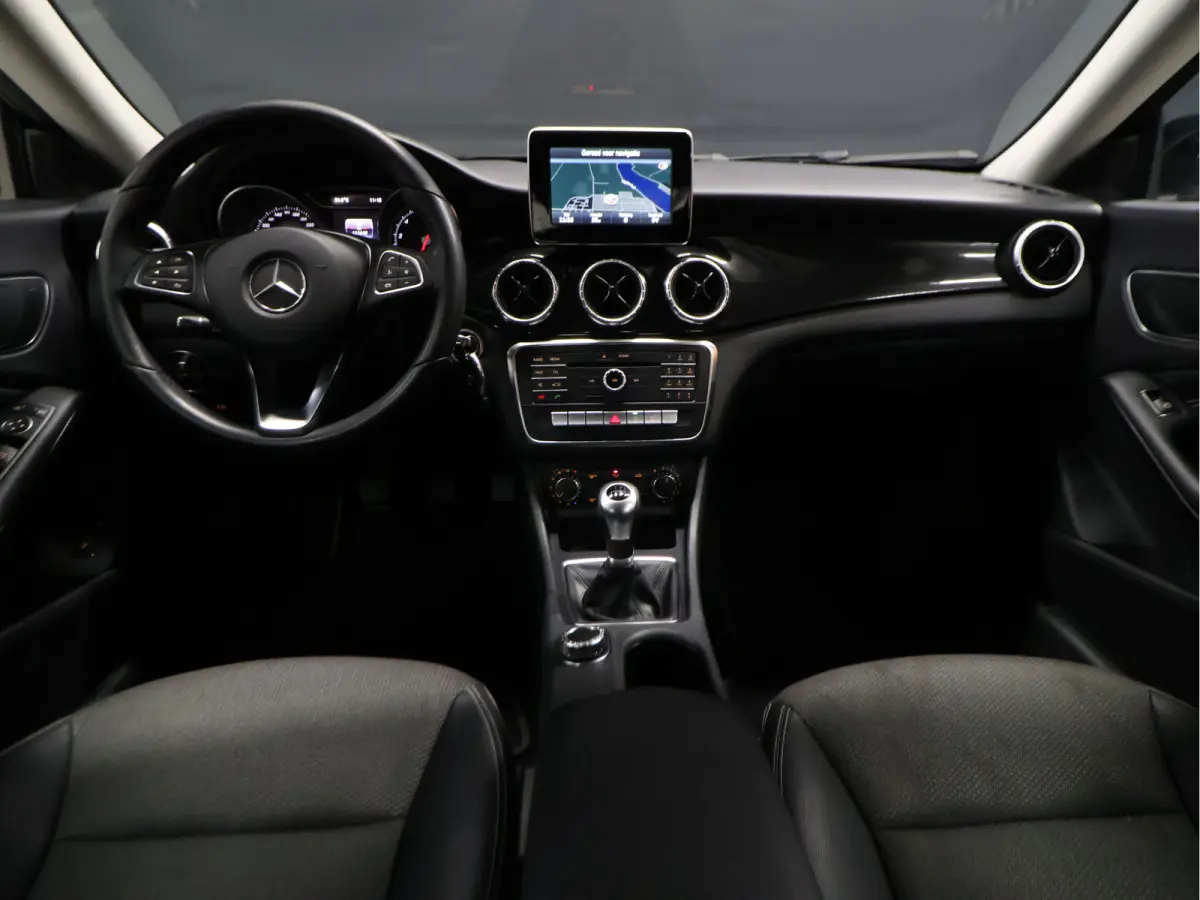 180 Ambition [CRUISE CONTROL, PDC V+A, NAVIGATIE, BLUETOOTH, AIRCO, RADIO, LED, LEDER, NIEUWSTAAT]