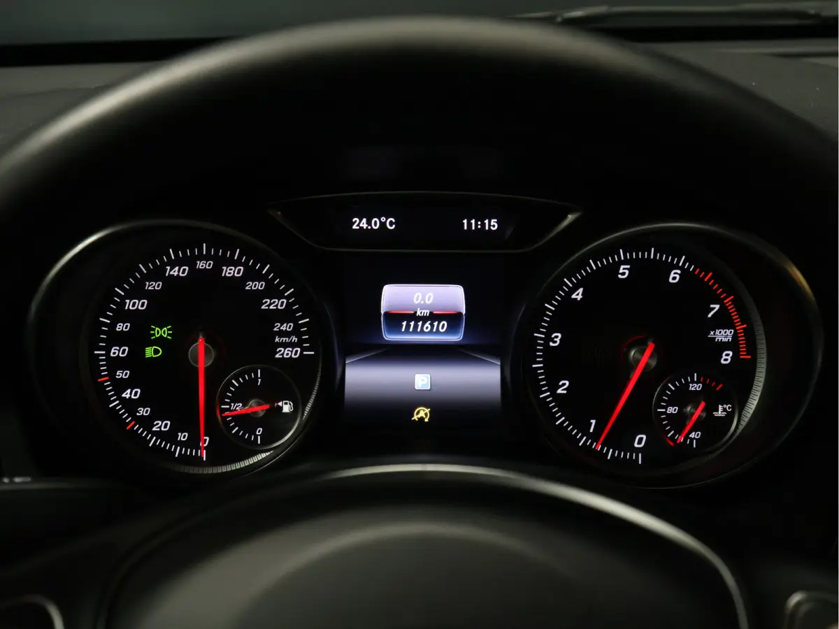 180 Ambition [CRUISE CONTROL, PDC V+A, NAVIGATIE, BLUETOOTH, AIRCO, RADIO, LED, LEDER, NIEUWSTAAT]