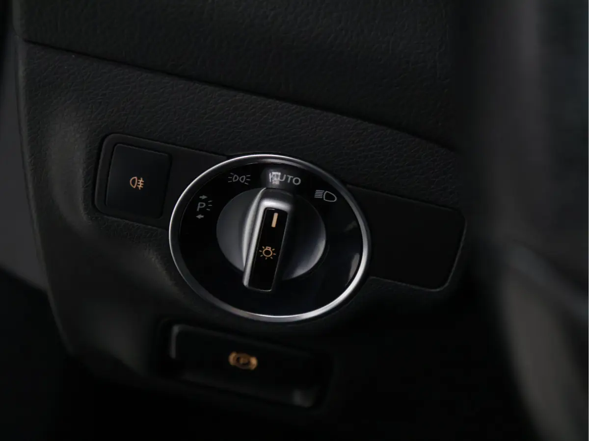 180 Ambition [CRUISE CONTROL, PDC V+A, NAVIGATIE, BLUETOOTH, AIRCO, RADIO, LED, LEDER, NIEUWSTAAT]