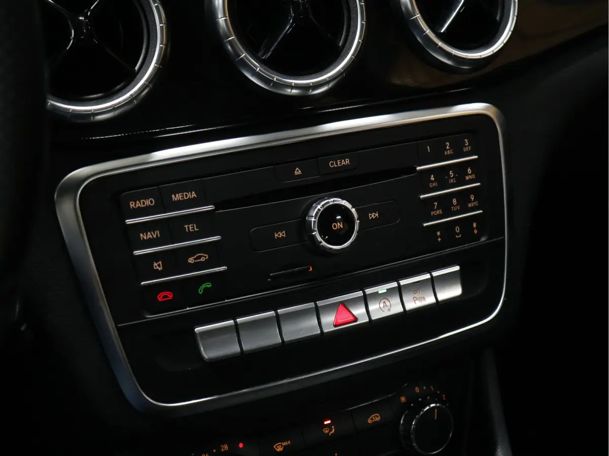 180 Ambition [CRUISE CONTROL, PDC V+A, NAVIGATIE, BLUETOOTH, AIRCO, RADIO, LED, LEDER, NIEUWSTAAT]