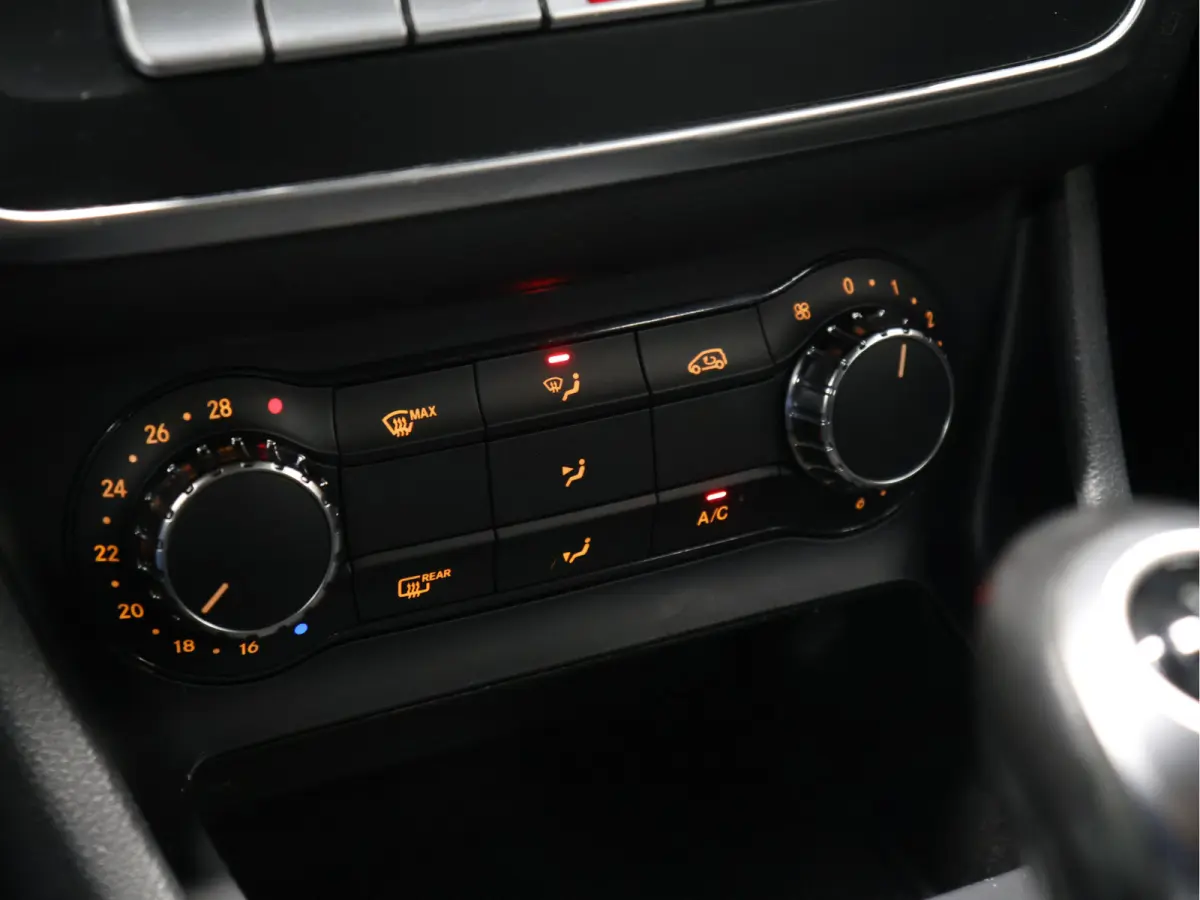 180 Ambition [CRUISE CONTROL, PDC V+A, NAVIGATIE, BLUETOOTH, AIRCO, RADIO, LED, LEDER, NIEUWSTAAT]