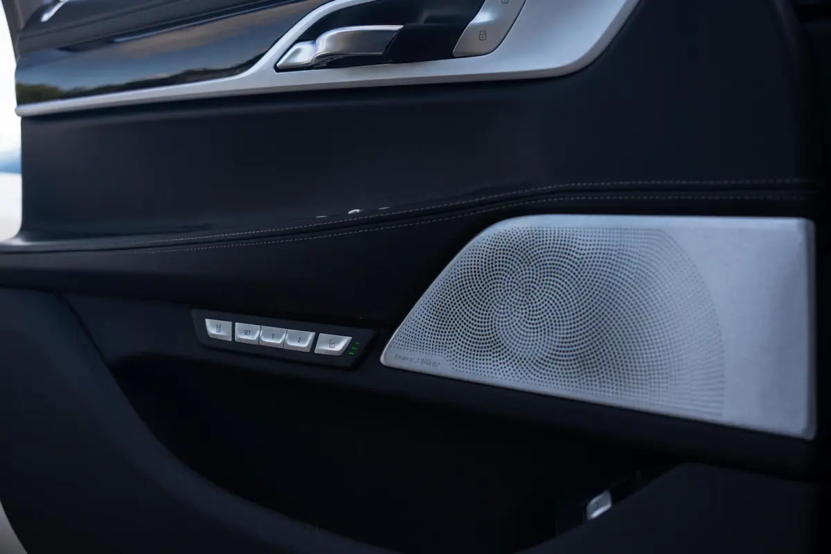 750i 4.4 V8 xDrive M-Sport|2e Eig|AchterasBesturing|Bowers & Wilkins|Massage|SoftClose|Trekhaak|CarPlay|Laser|Dealer Onderhouden