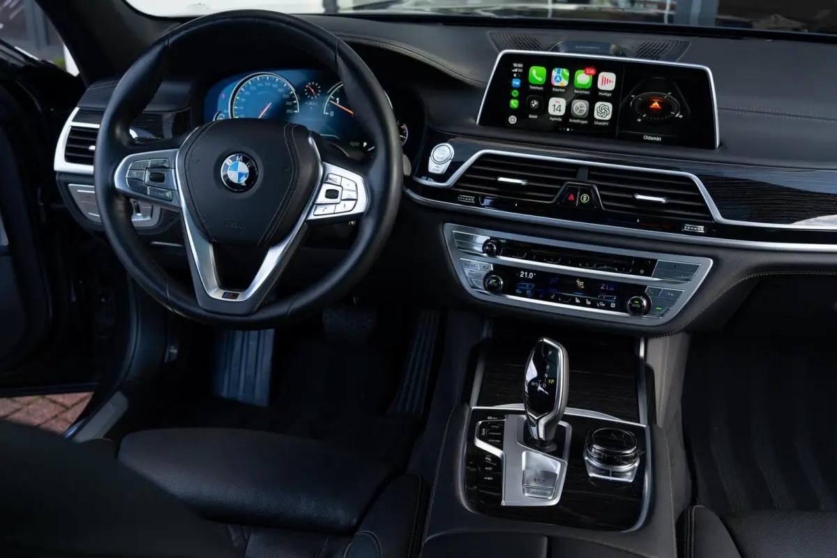 750i 4.4 V8 xDrive M-Sport|2e Eig|AchterasBesturing|Bowers & Wilkins|Massage|SoftClose|Trekhaak|CarPlay|Laser|Dealer Onderhouden