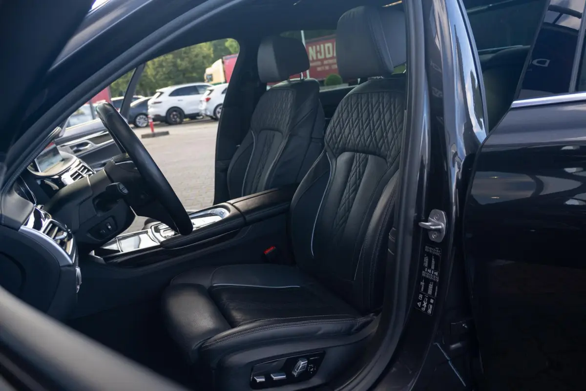750i 4.4 V8 xDrive M-Sport|2e Eig|AchterasBesturing|Bowers & Wilkins|Massage|SoftClose|Trekhaak|CarPlay|Laser|Dealer Onderhouden