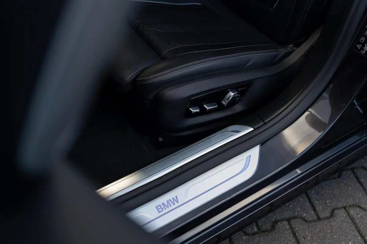 750i 4.4 V8 xDrive M-Sport|2e Eig|AchterasBesturing|Bowers & Wilkins|Massage|SoftClose|Trekhaak|CarPlay|Laser|Dealer Onderhouden