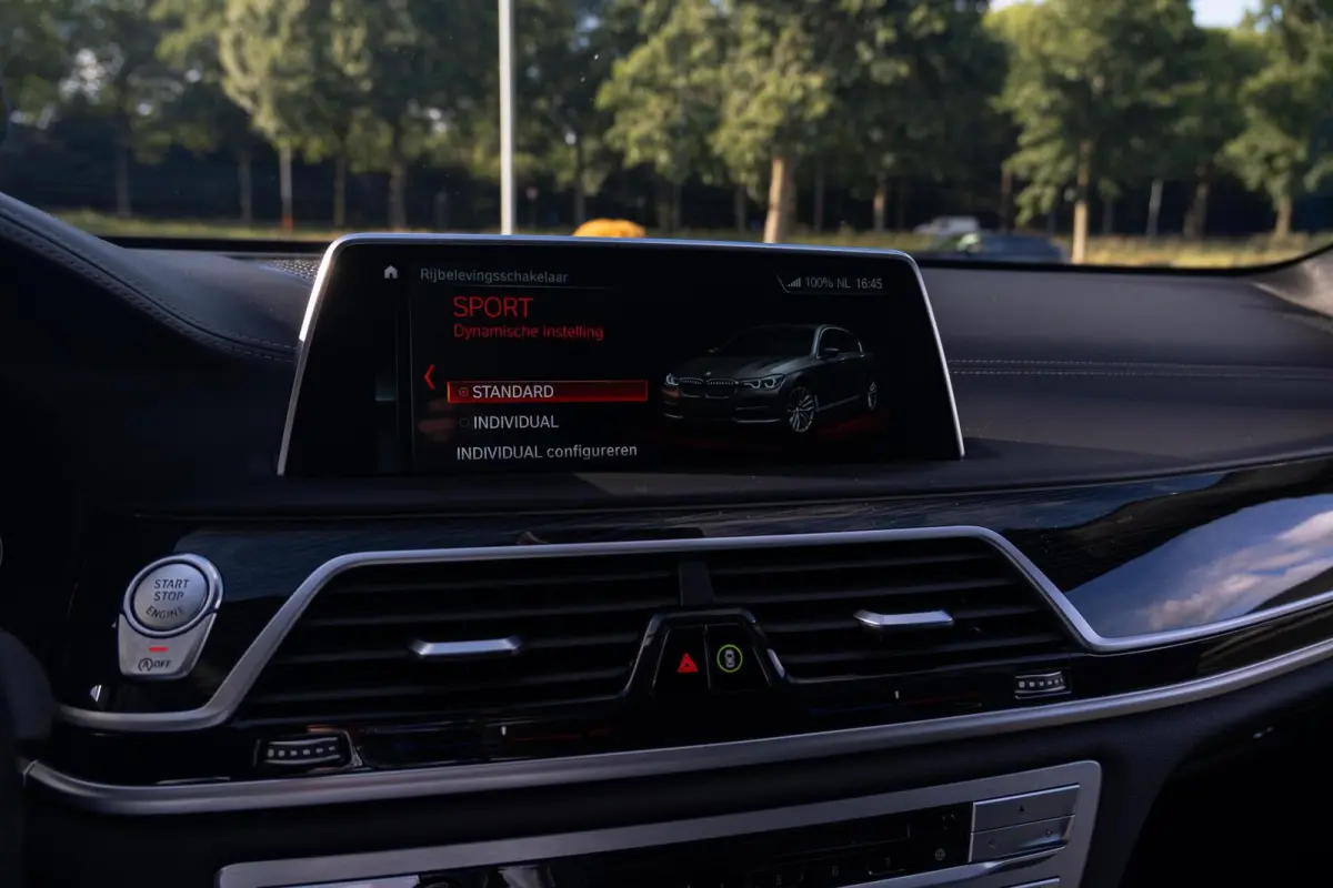 750i 4.4 V8 xDrive M-Sport|2e Eig|AchterasBesturing|Bowers & Wilkins|Massage|SoftClose|Trekhaak|CarPlay|Laser|Dealer Onderhouden
