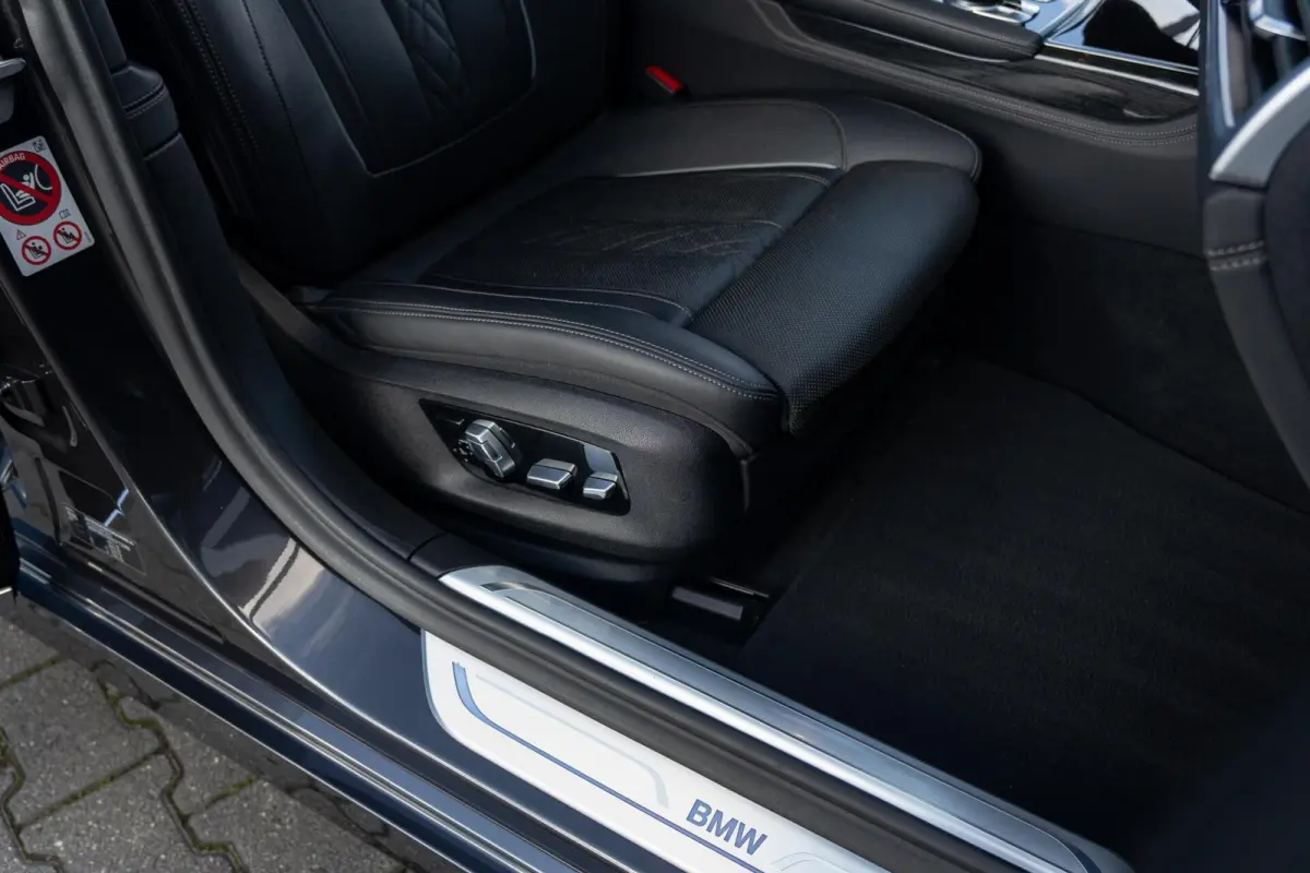 750i 4.4 V8 xDrive M-Sport|2e Eig|AchterasBesturing|Bowers & Wilkins|Massage|SoftClose|Trekhaak|CarPlay|Laser|Dealer Onderhouden