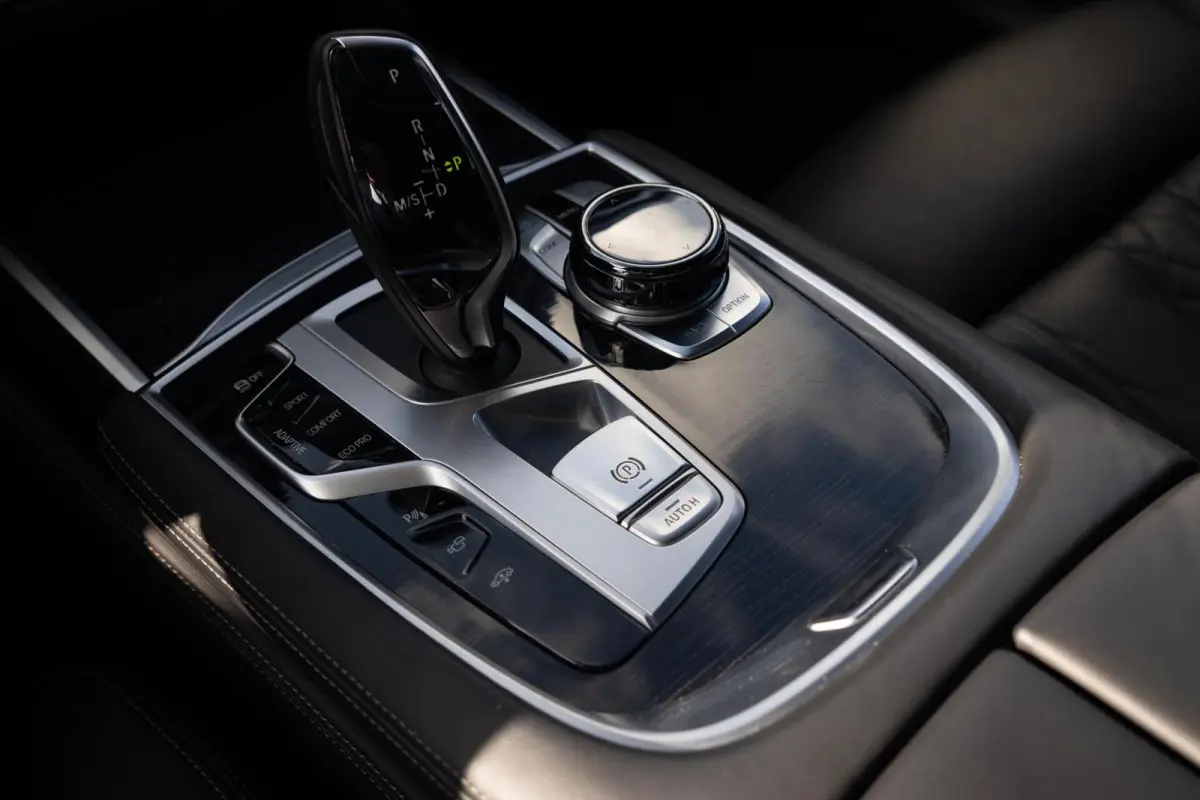 750i 4.4 V8 xDrive M-Sport|2e Eig|AchterasBesturing|Bowers & Wilkins|Massage|SoftClose|Trekhaak|CarPlay|Laser|Dealer Onderhouden