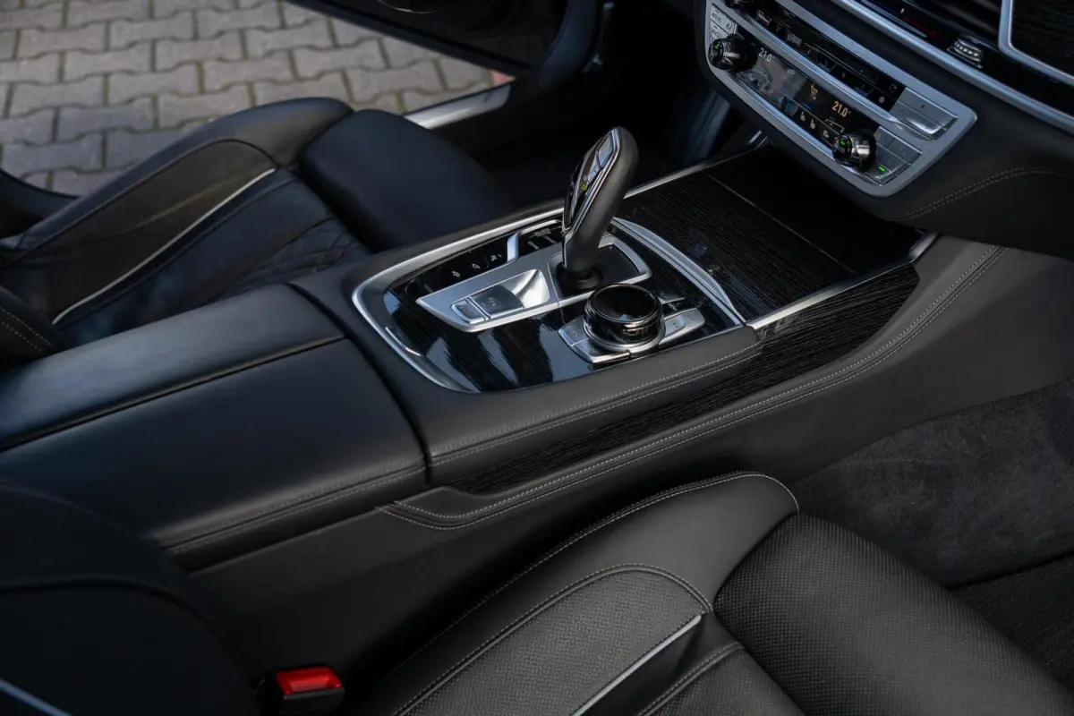 750i 4.4 V8 xDrive M-Sport|2e Eig|AchterasBesturing|Bowers & Wilkins|Massage|SoftClose|Trekhaak|CarPlay|Laser|Dealer Onderhouden