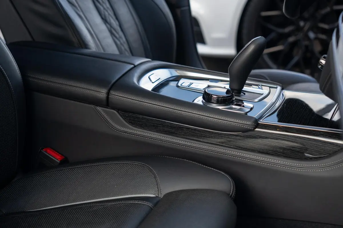 750i 4.4 V8 xDrive M-Sport|2e Eig|AchterasBesturing|Bowers & Wilkins|Massage|SoftClose|Trekhaak|CarPlay|Laser|Dealer Onderhouden