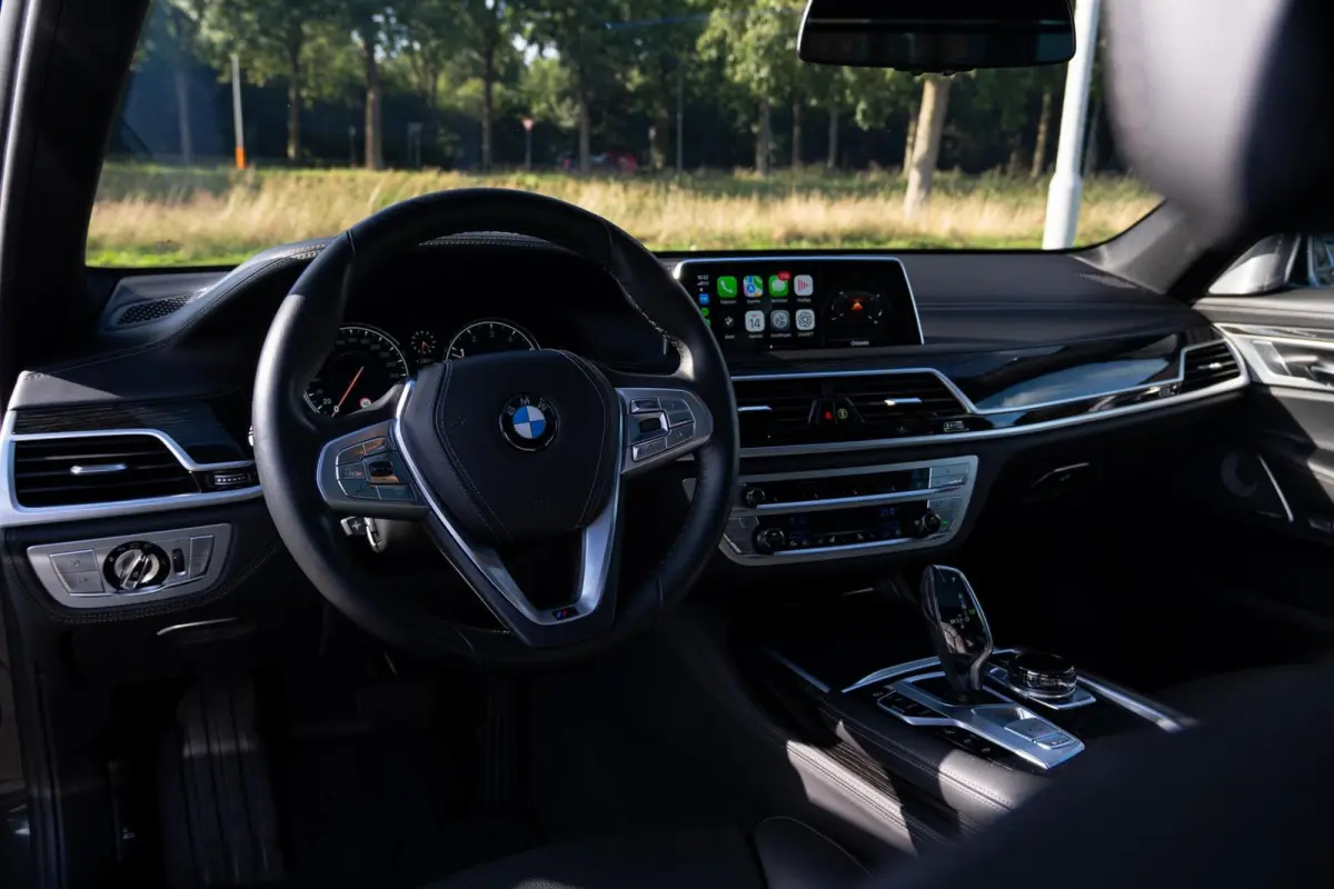750i 4.4 V8 xDrive M-Sport|2e Eig|AchterasBesturing|Bowers & Wilkins|Massage|SoftClose|Trekhaak|CarPlay|Laser|Dealer Onderhouden