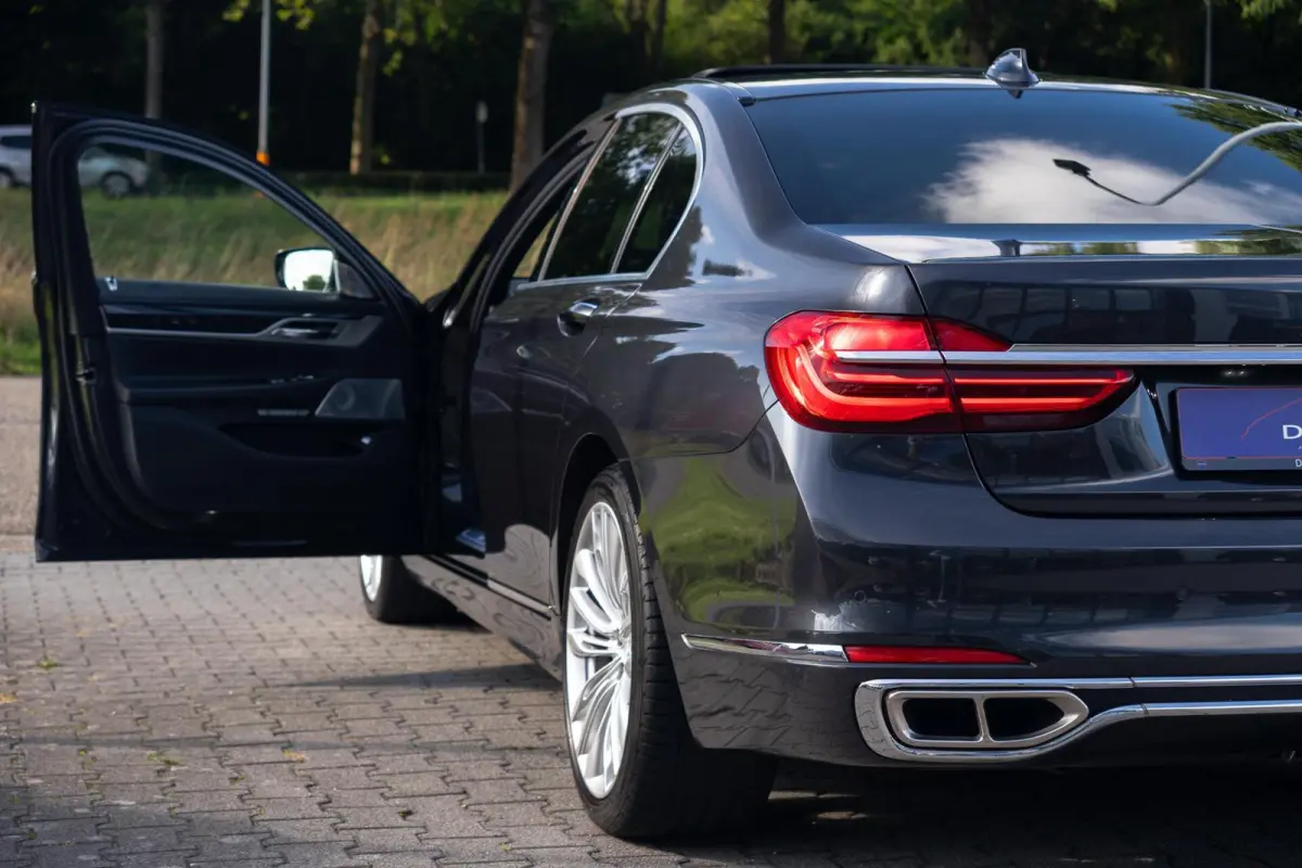 750i 4.4 V8 xDrive M-Sport|2e Eig|AchterasBesturing|Bowers & Wilkins|Massage|SoftClose|Trekhaak|CarPlay|Laser|Dealer Onderhouden