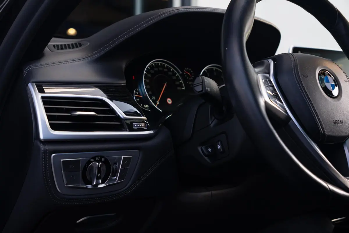 750i 4.4 V8 xDrive M-Sport|2e Eig|AchterasBesturing|Bowers & Wilkins|Massage|SoftClose|Trekhaak|CarPlay|Laser|Dealer Onderhouden