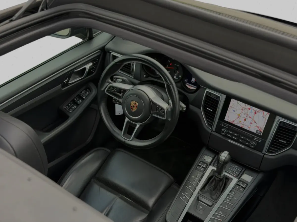 2.0 (NL-auto, Dealer ondH, Panorama, Luxe stoelen, Camera, StoelV, StoelV, Lane Assist, Etc)