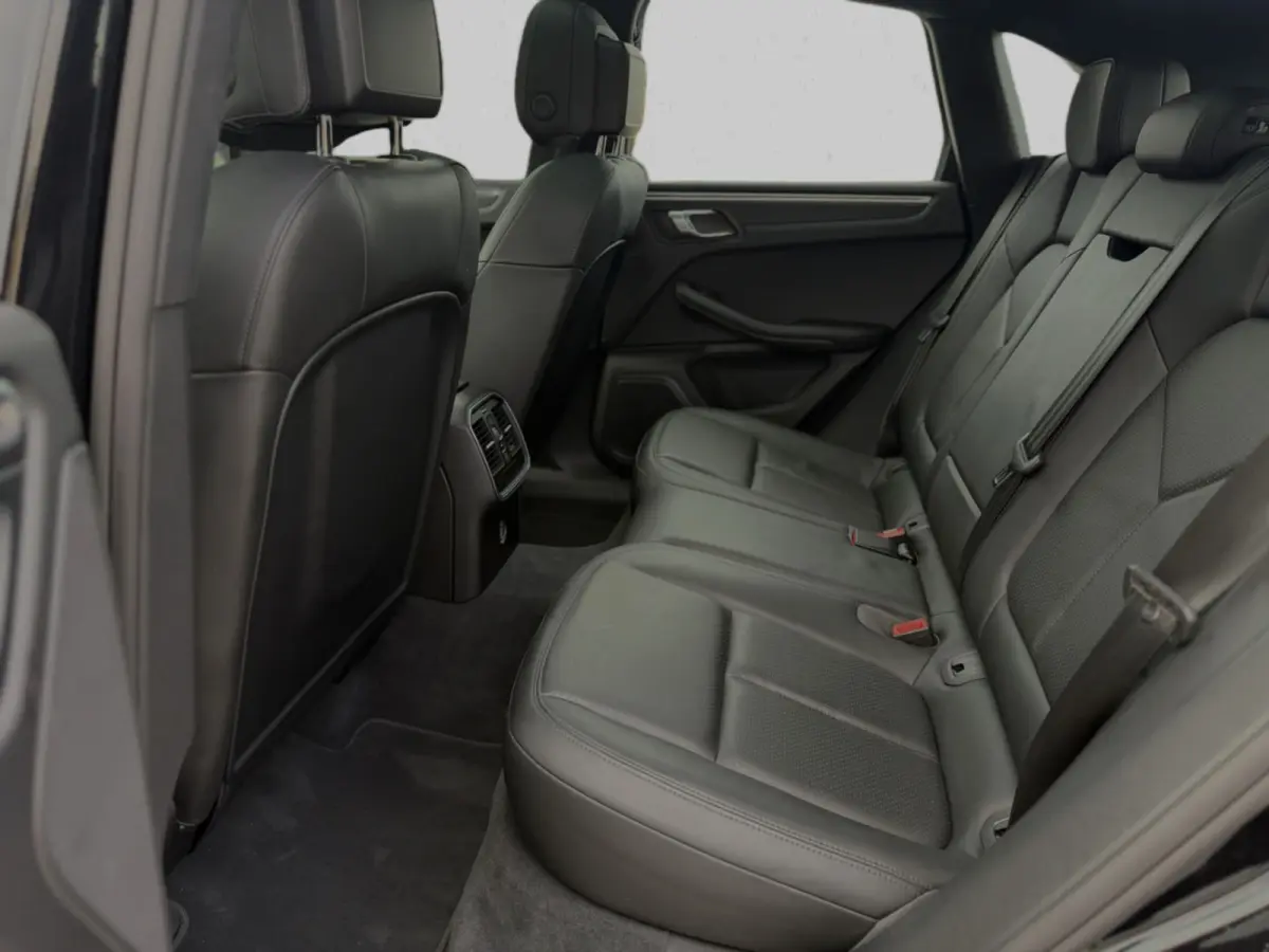 2.0 (NL-auto, Dealer ondH, Panorama, Luxe stoelen, Camera, StoelV, StoelV, Lane Assist, Etc)