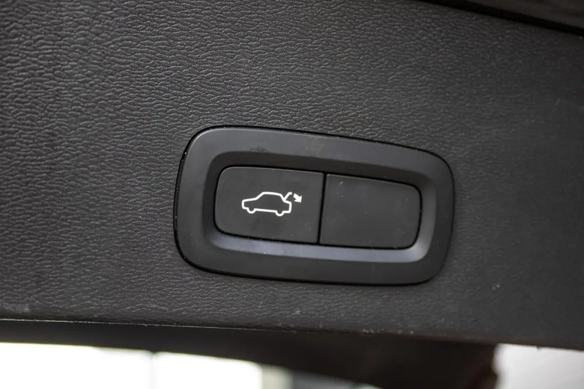 1.5 T5 Twin Engine | CARPLAY | TREKHAAK | MEMORY | LED