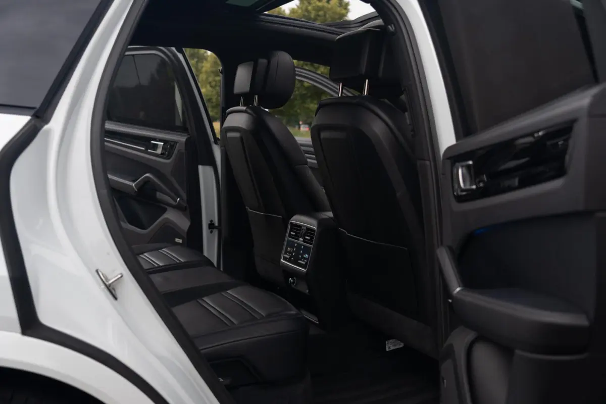 3.0 E-Hybrid Platinum Edition|Panorama|Bose|Massage|Trekhaak|Ventilatie|360 Camera|Chrono|Dealer Onderhouden