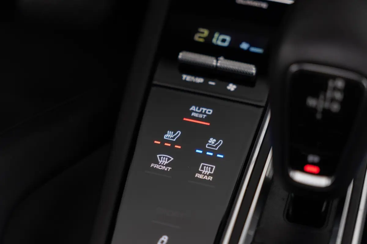 3.0 E-Hybrid Platinum Edition|Panorama|Bose|Massage|Trekhaak|Ventilatie|360 Camera|Chrono|Dealer Onderhouden