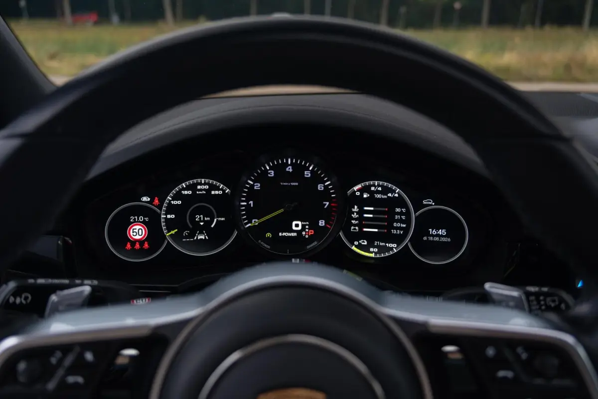 3.0 E-Hybrid Platinum Edition|Panorama|Bose|Massage|Trekhaak|Ventilatie|360 Camera|Chrono|Dealer Onderhouden