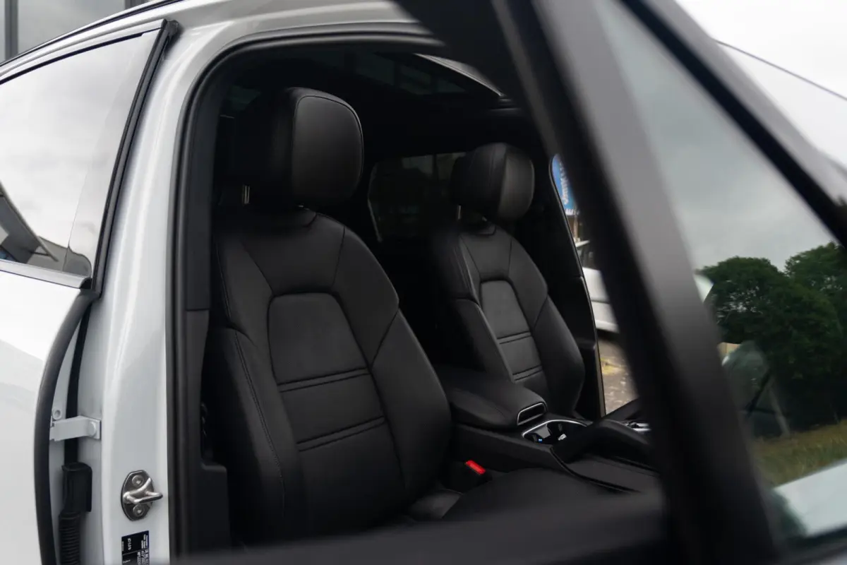 3.0 E-Hybrid Platinum Edition|Panorama|Bose|Massage|Trekhaak|Ventilatie|360 Camera|Chrono|Dealer Onderhouden