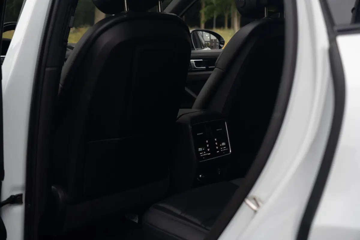3.0 E-Hybrid Platinum Edition|Panorama|Bose|Massage|Trekhaak|Ventilatie|360 Camera|Chrono|Dealer Onderhouden