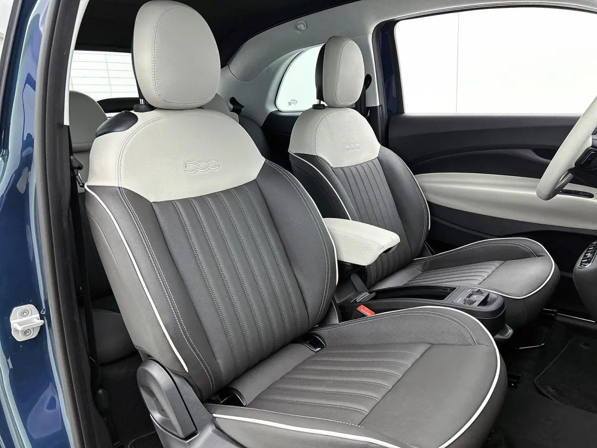 118pk La Prima 42 kWh Automaat | Soft Top | Navigatie | Climate Control | Adaptieve Cruise Control | Achteruitrijcamera | Dodehoekdetectie | 17" Lichtmetalen Velgen | Apple Carplay/Android A