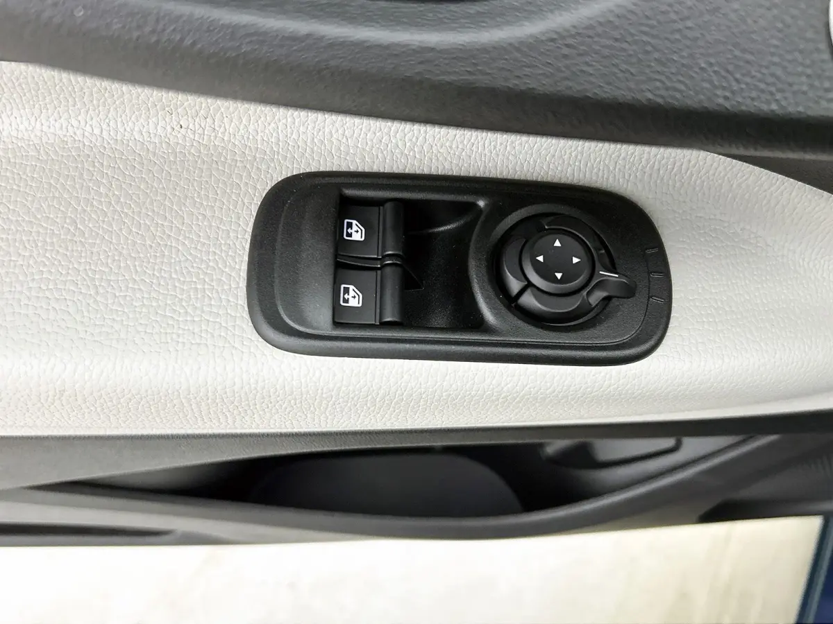 118pk La Prima 42 kWh Automaat | Soft Top | Navigatie | Climate Control | Adaptieve Cruise Control | Achteruitrijcamera | Dodehoekdetectie | 17" Lichtmetalen Velgen | Apple Carplay/Android A