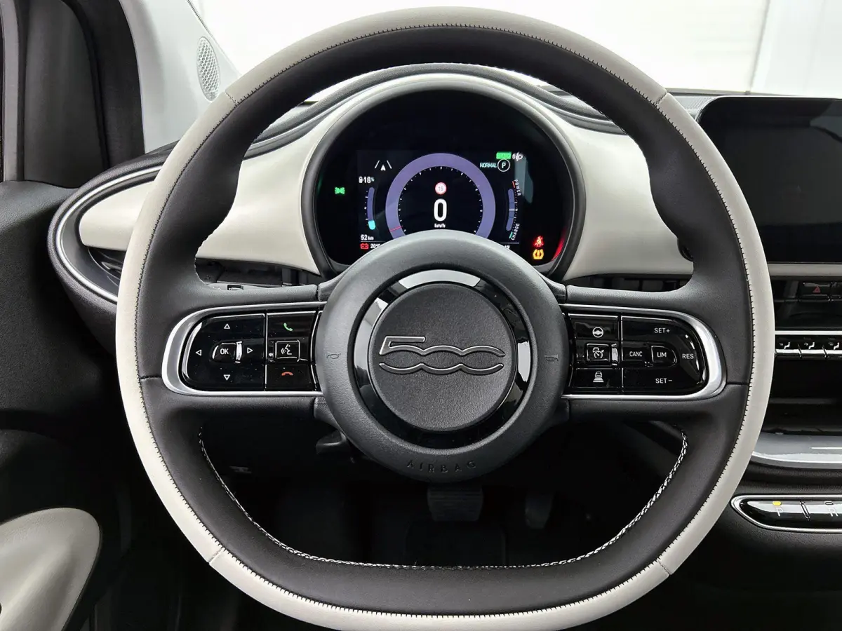 118pk La Prima 42 kWh Automaat | Soft Top | Navigatie | Climate Control | Adaptieve Cruise Control | Achteruitrijcamera | Dodehoekdetectie | 17" Lichtmetalen Velgen | Apple Carplay/Android A