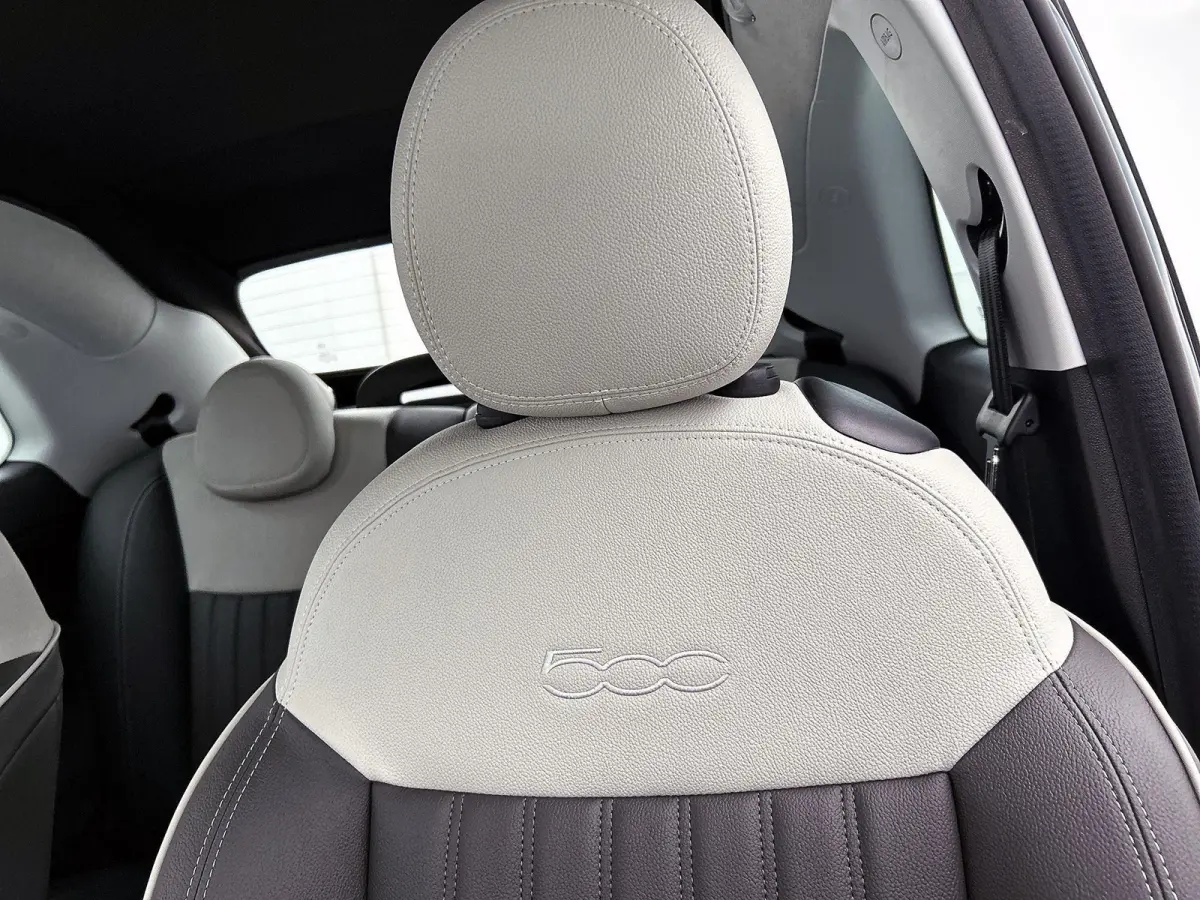 118pk La Prima 42 kWh Automaat | Soft Top | Navigatie | Climate Control | Adaptieve Cruise Control | Achteruitrijcamera | Dodehoekdetectie | 17" Lichtmetalen Velgen | Apple Carplay/Android A