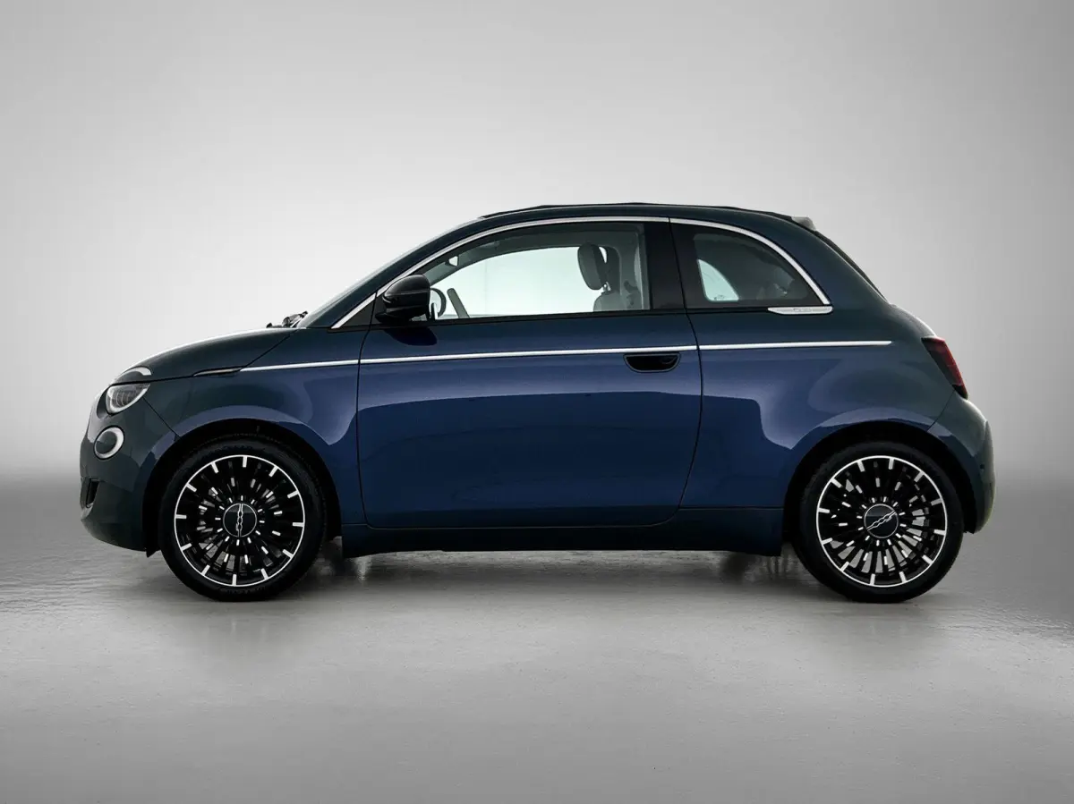118pk La Prima 42 kWh Automaat | Soft Top | Navigatie | Climate Control | Adaptieve Cruise Control | Achteruitrijcamera | Dodehoekdetectie | 17" Lichtmetalen Velgen | Apple Carplay/Android A