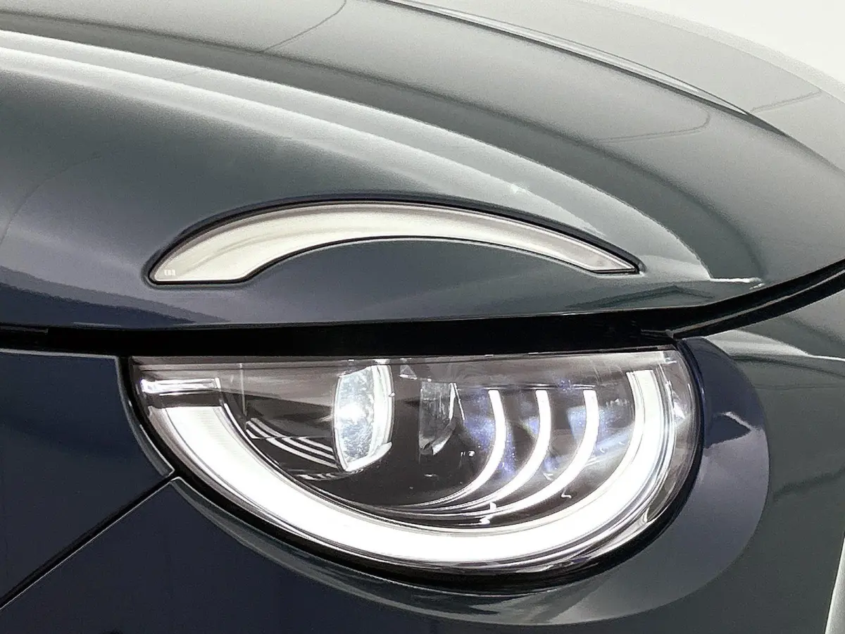 118pk La Prima 42 kWh Automaat | Soft Top | Navigatie | Climate Control | Adaptieve Cruise Control | Achteruitrijcamera | Dodehoekdetectie | 17" Lichtmetalen Velgen | Apple Carplay/Android A