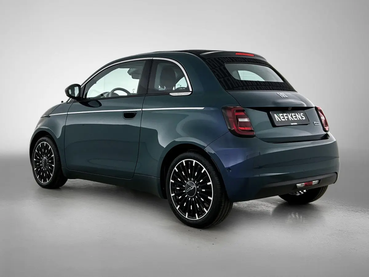 118pk La Prima 42 kWh Automaat | Soft Top | Navigatie | Climate Control | Adaptieve Cruise Control | Achteruitrijcamera | Dodehoekdetectie | 17" Lichtmetalen Velgen | Apple Carplay/Android A