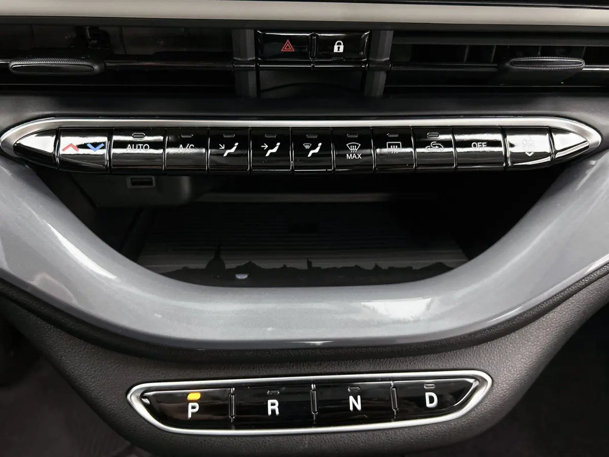 118pk La Prima 42 kWh Automaat | Soft Top | Navigatie | Climate Control | Adaptieve Cruise Control | Achteruitrijcamera | Dodehoekdetectie | 17" Lichtmetalen Velgen | Apple Carplay/Android A
