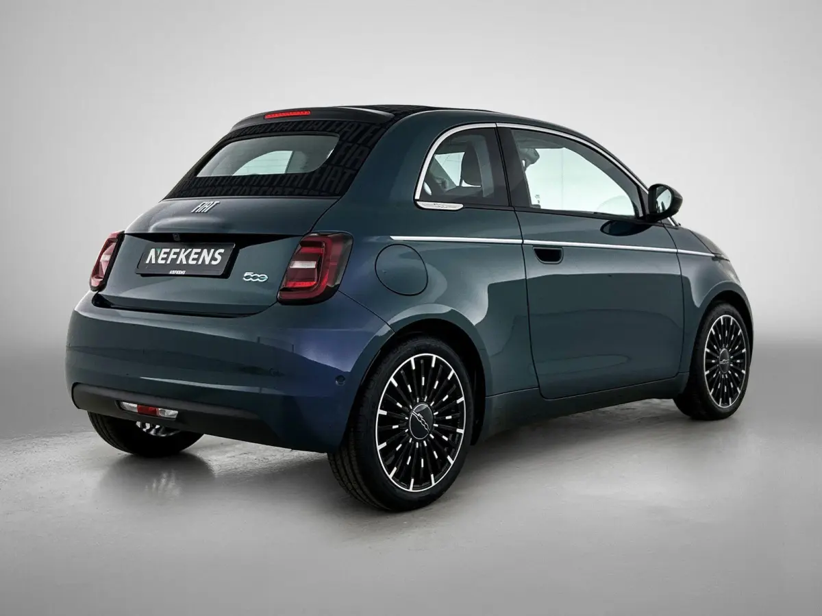 118pk La Prima 42 kWh Automaat | Soft Top | Navigatie | Climate Control | Adaptieve Cruise Control | Achteruitrijcamera | Dodehoekdetectie | 17" Lichtmetalen Velgen | Apple Carplay/Android A