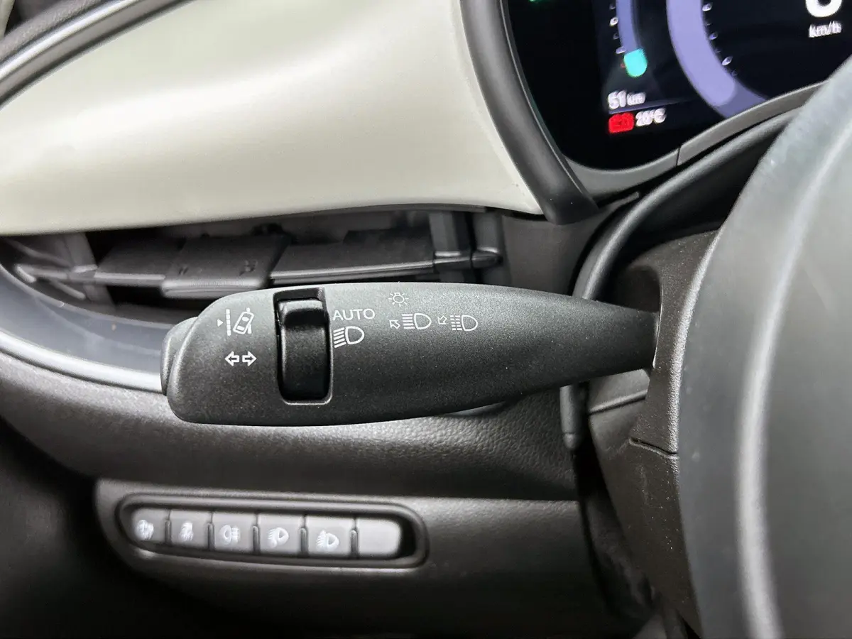 118pk La Prima 42 kWh Automaat | Soft Top | Navigatie | Climate Control | Adaptieve Cruise Control | Achteruitrijcamera | Dodehoekdetectie | 17" Lichtmetalen Velgen | Apple Carplay/Android A