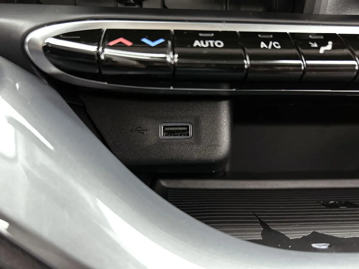 118pk La Prima 42 kWh Automaat | Soft Top | Navigatie | Climate Control | Adaptieve Cruise Control | Achteruitrijcamera | Dodehoekdetectie | 17" Lichtmetalen Velgen | Apple Carplay/Android A