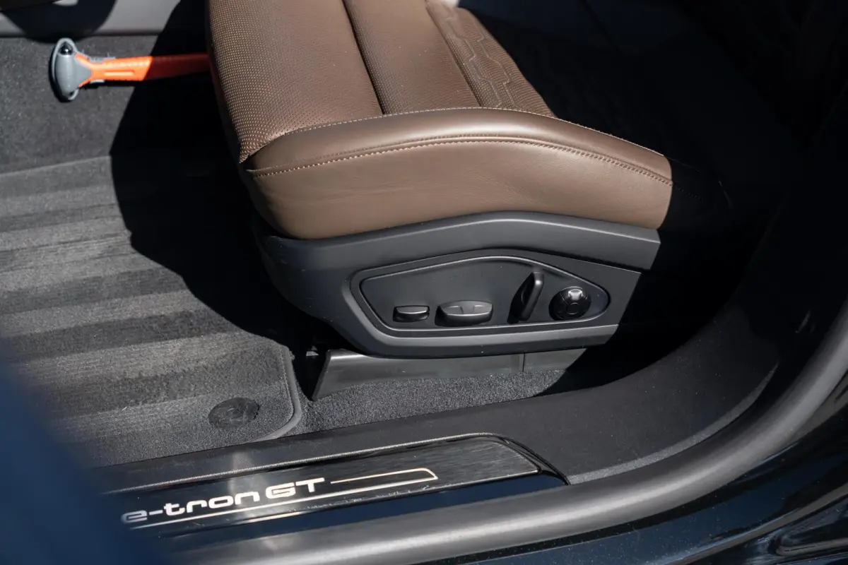 Edition ZERO 93 kWh|Org.NL NAP|1ste Eig.|BTW|RS-Seat|Ceramic|Carbon|Head Up|Matrix|Nachtzicht|Bang en Olufsen|S-Line|Luchtvering|Dealer Onderhouden