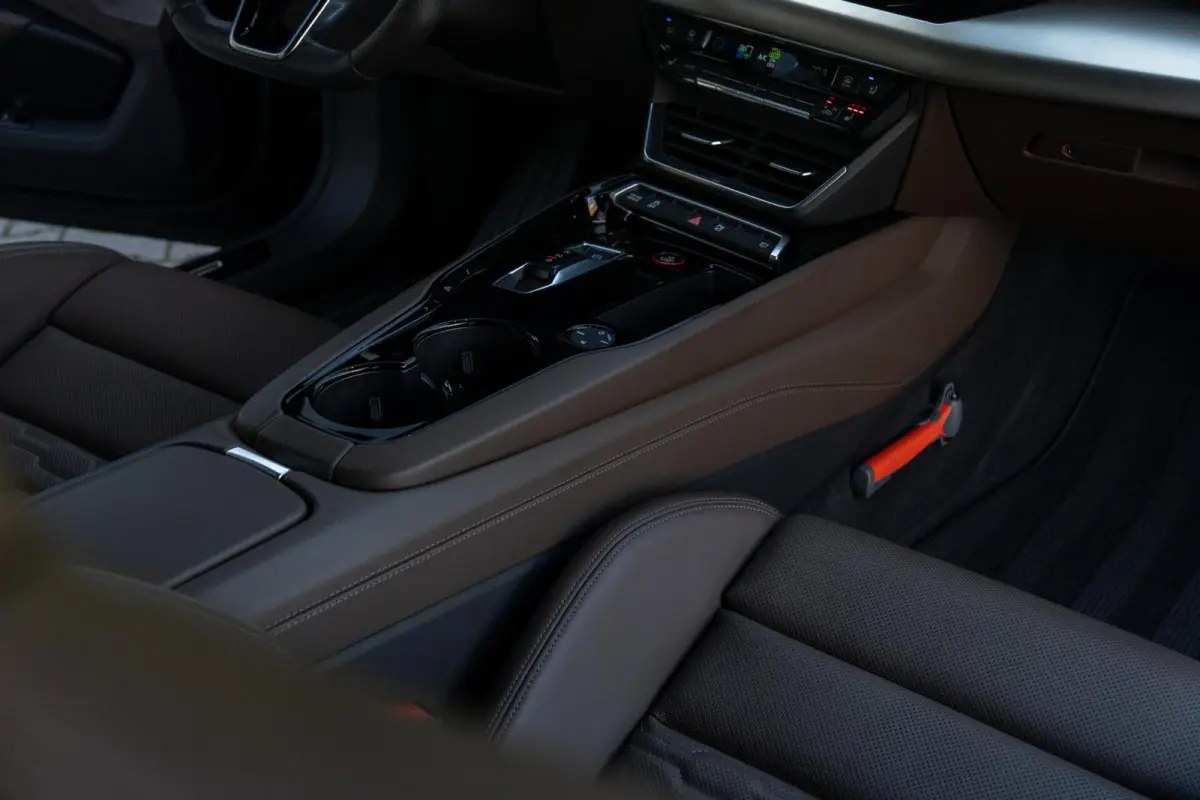 Edition ZERO 93 kWh|Org.NL NAP|1ste Eig.|BTW|RS-Seat|Ceramic|Carbon|Head Up|Matrix|Nachtzicht|Bang en Olufsen|S-Line|Luchtvering|Dealer Onderhouden