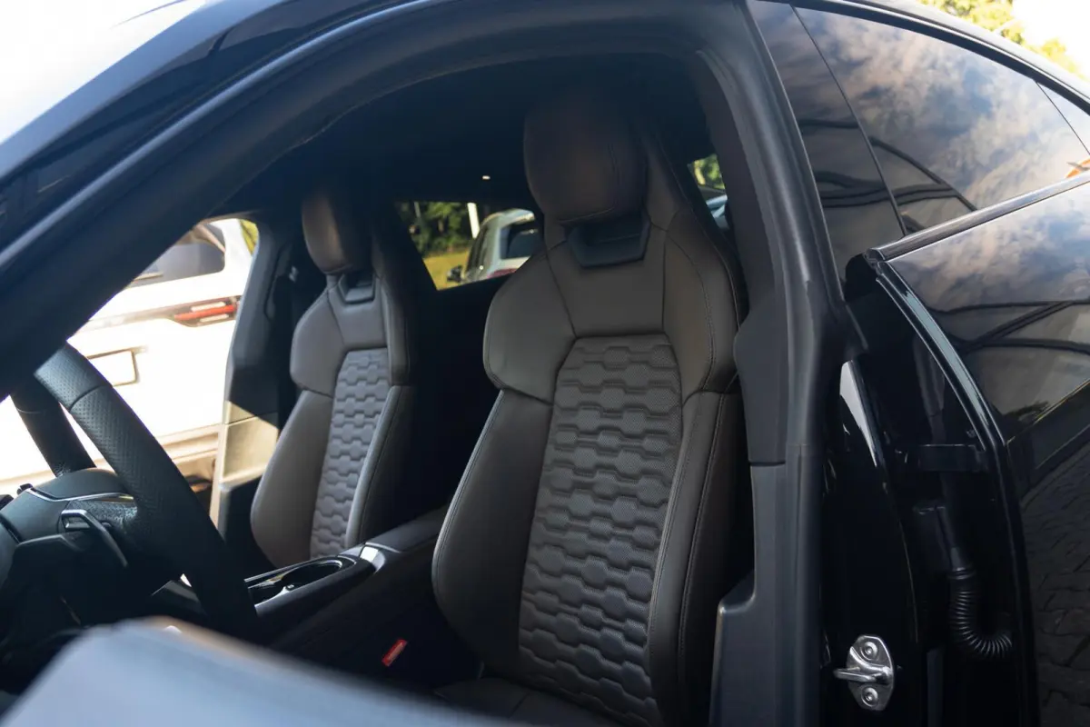 Edition ZERO 93 kWh|Org.NL NAP|1ste Eig.|BTW|RS-Seat|Ceramic|Carbon|Head Up|Matrix|Nachtzicht|Bang en Olufsen|S-Line|Luchtvering|Dealer Onderhouden