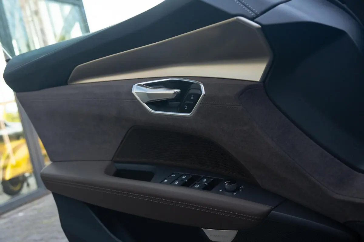 Edition ZERO 93 kWh|Org.NL NAP|1ste Eig.|BTW|RS-Seat|Ceramic|Carbon|Head Up|Matrix|Nachtzicht|Bang en Olufsen|S-Line|Luchtvering|Dealer Onderhouden